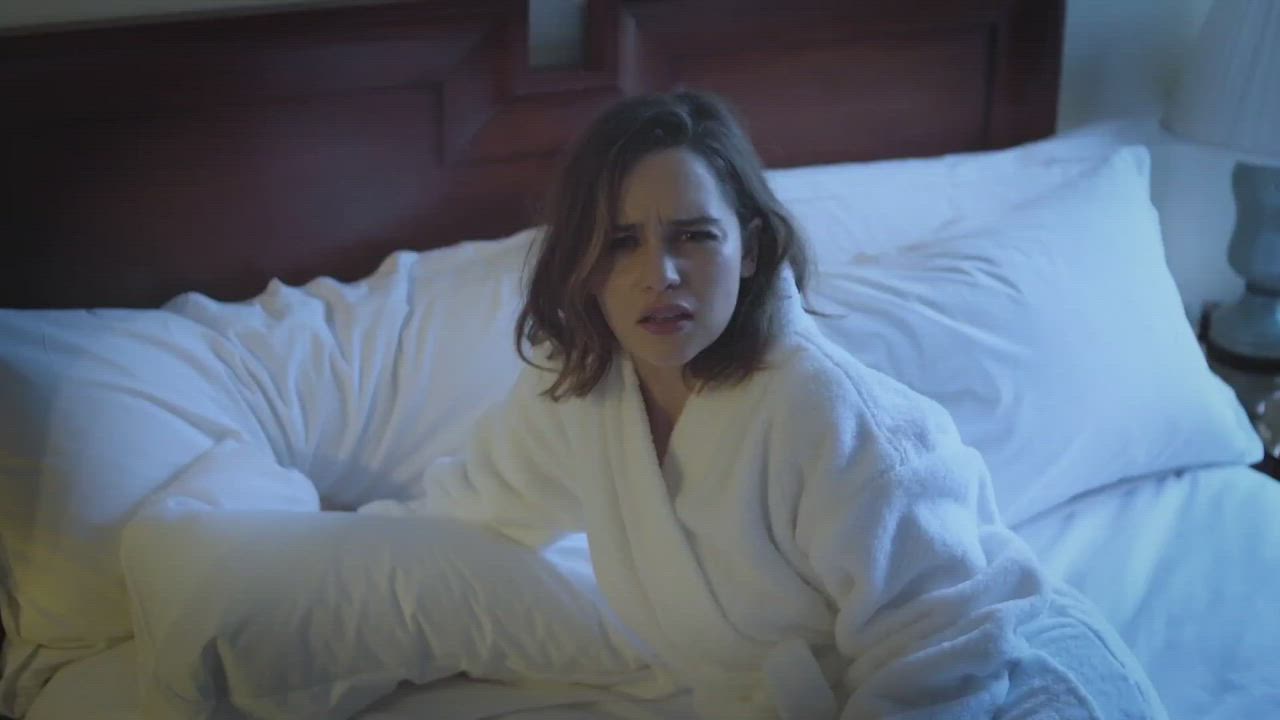 Emilia Clarke gif