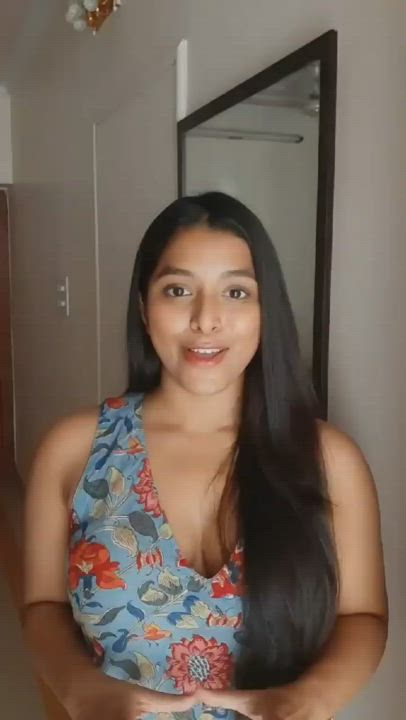 Babe Cleavage Curvy gif