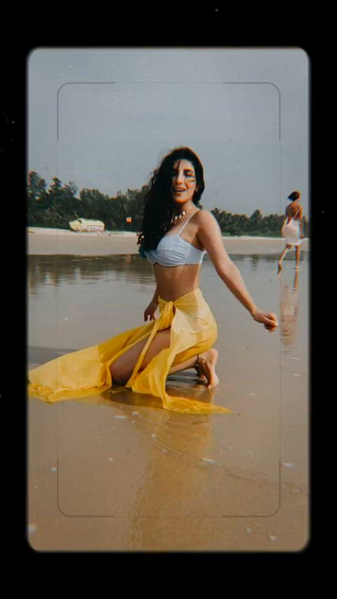 actress bikini celebrity desi hindi indian swimsuit gif