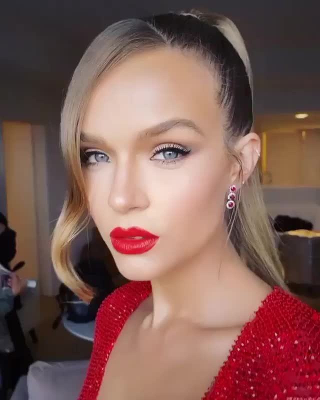 Josephine Skriver gif