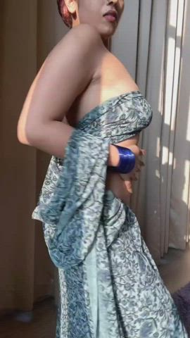 Neelam Kudale in sexy revealing saree
