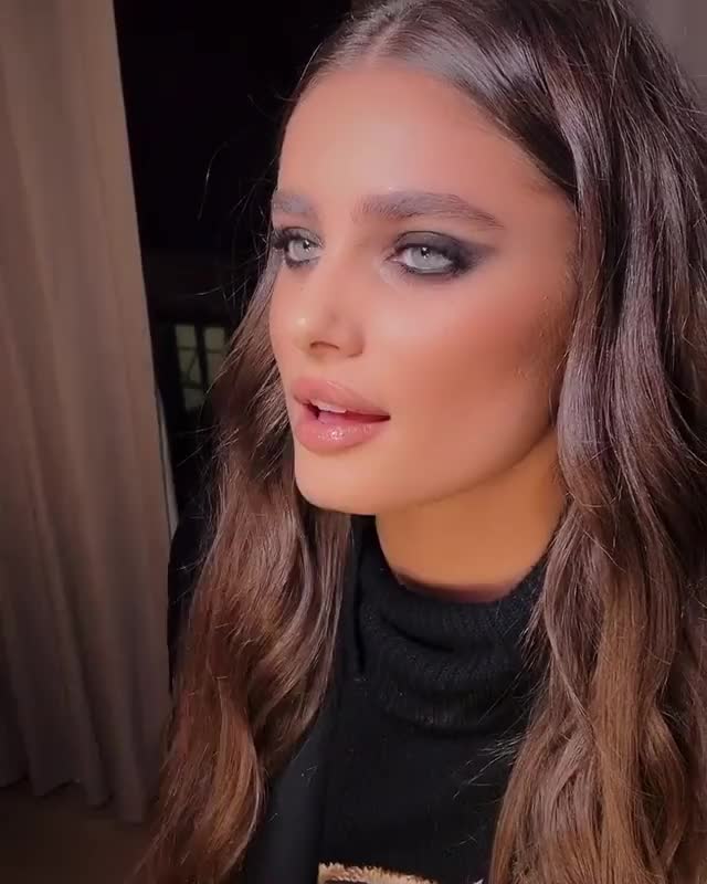 Celebrity Taylor Hill gif