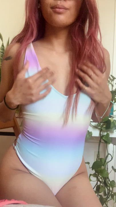 I love to wear this cotton candy swimsuit, on and off 🥰