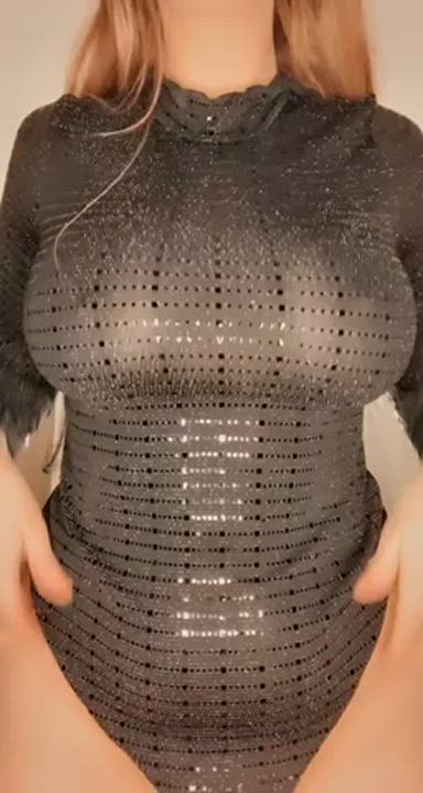 Hourglass Huge Tits Titty Drop gif