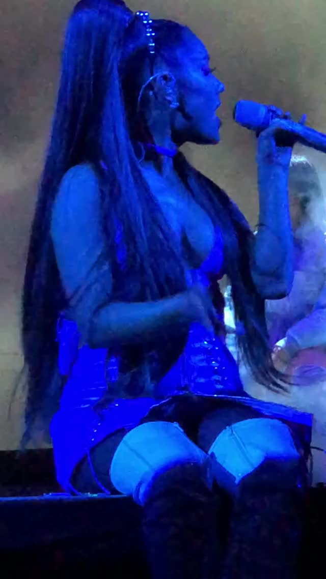 2019SweetenerTour-12-09-Needy2