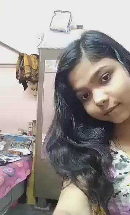 desi college girl 🔥🔥 record herself and take off her clothes for his boyfriend
