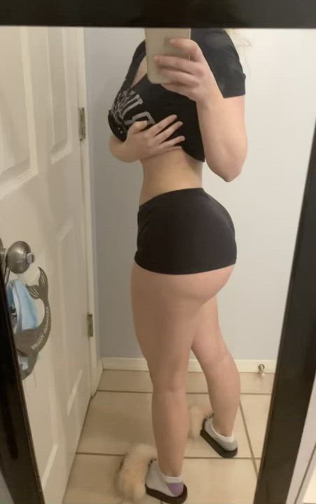 slim waist with a booty ?