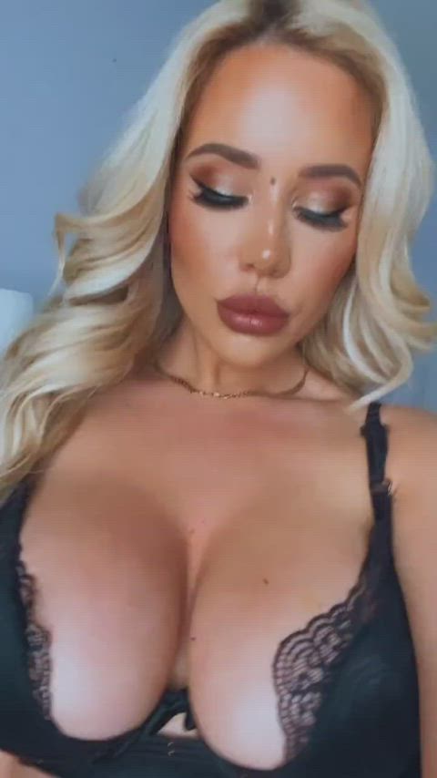 To all you bimbo lovers, what is it you like so much? Is it the fat tits, the wobbly