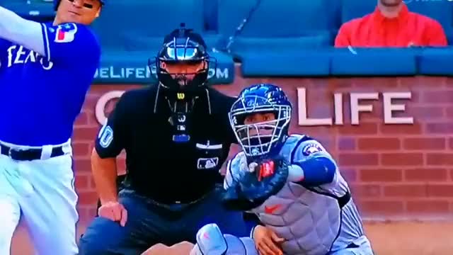 Shin Soo Choo knocks out fan with HR