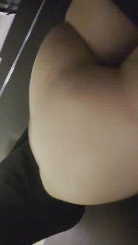 do u like how my my 20yr old ass jiggles anon? ;)