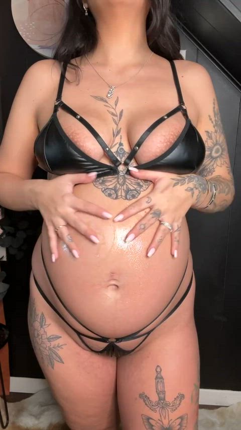 ass big tits boobs brunette lingerie onlyfans pregnant gif