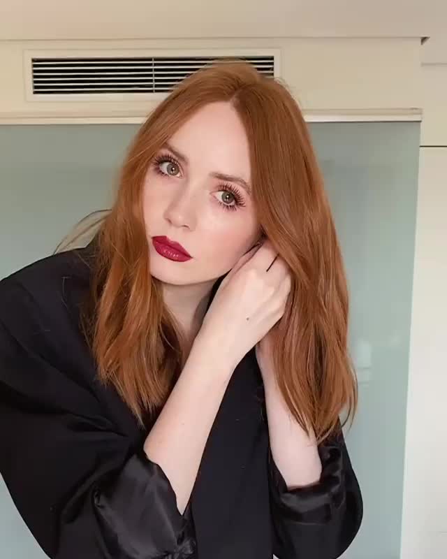 Celebrity Karen Gillan gif