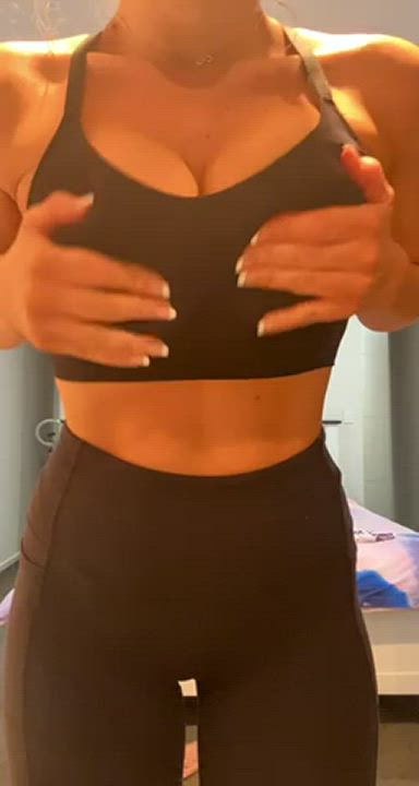 How do you like my after gym titty drop? [OC]