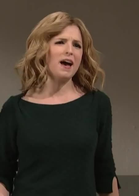 Anna Kendrick - SNL S39E17 - 01 (1)