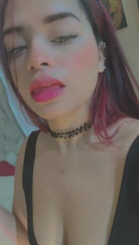 On fire https://chaturbate.com/yessicavega_/