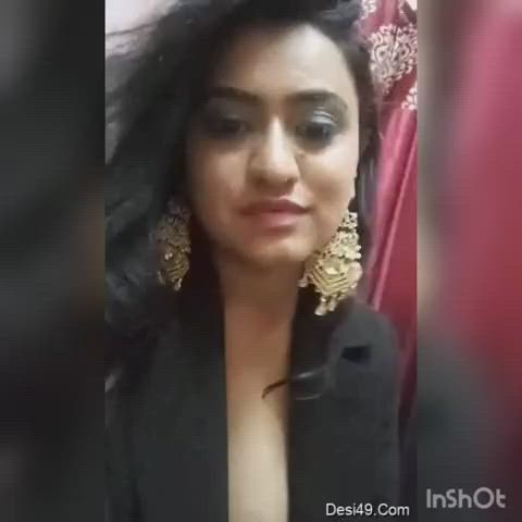 😍Sexy Indian model playing with 😘boobs Full Video