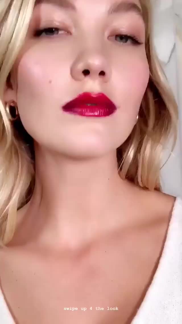 Karlie Kloss - (12.17.18) Instagram Story