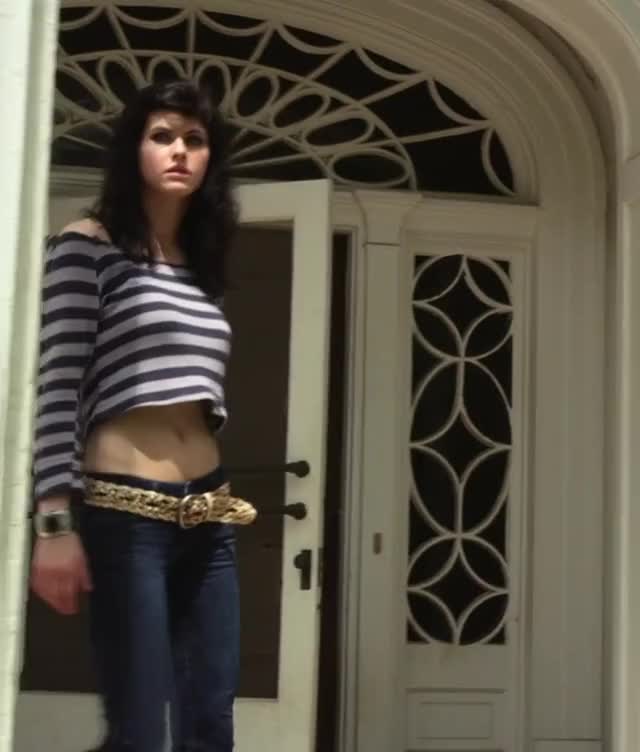 Alexandra Daddario - Texas Chainsaw e 0