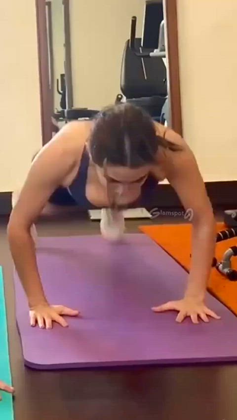 Sara Ali Khan Titty Drop 😳😍