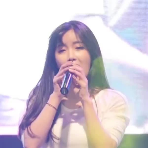 141016 Hyunyoung lipbite (A) crop