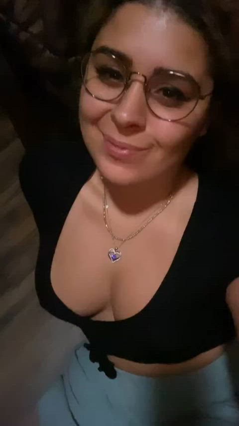 australian big tits boobs busty cleavage curvy natural tits thick tits turkish gif