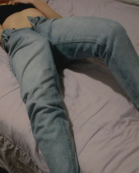 amateur bed clothed homemade jeans masturbating moaning solo clothed-masturbating