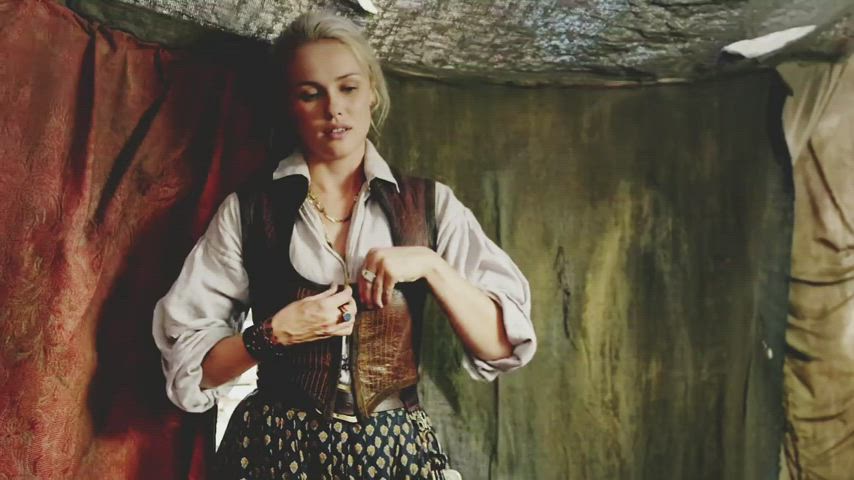 Hannah New in 'Black Sails' S01E03 (2014)