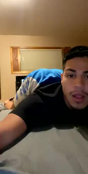 Hot latino twink twerking his phat ass ?