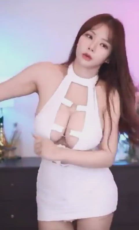 asian bouncing tits dancing gif