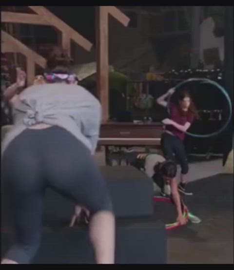 booty hailee steinfeld yoga pants gif