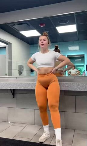 Thatfitchickvic - Orange Spandex Booty 🍑