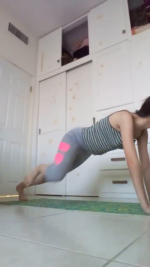 19 years old amateur brunette latina tease workout fit-girls girls-in-yoga-pants