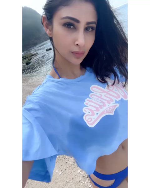 Bong Rand Mouni Roy doesn't want us to take rest ... saali subah se apni patli kamar