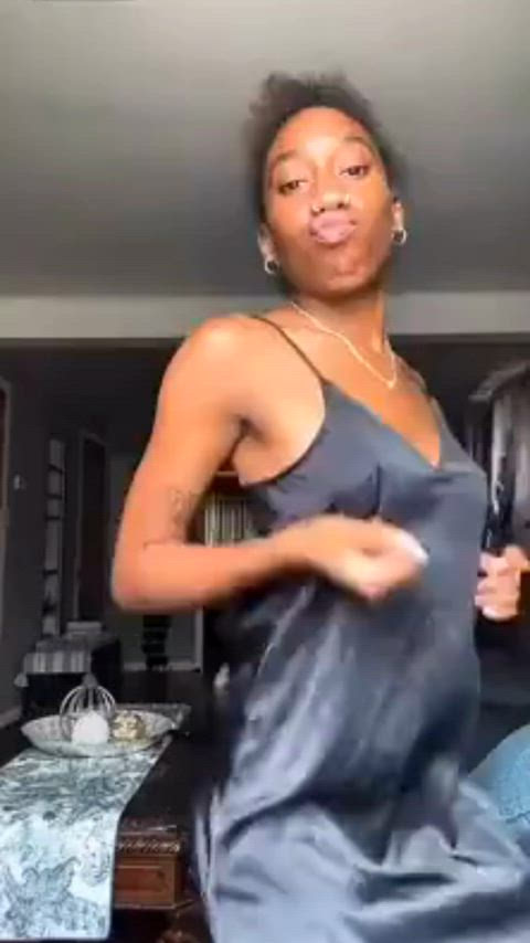 r/nipslip_voyeur_tiktok #71