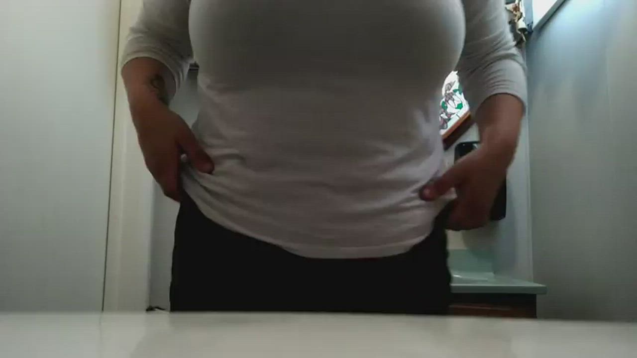An afternoon titty drop for your lunch break