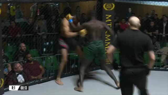 Tayo Odunjo KO's Jazz Singh at MTK MMA