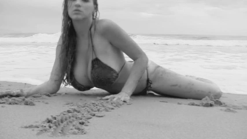 beach big tits bikini celebrity fake tits german huge tits model non-nude tease gif