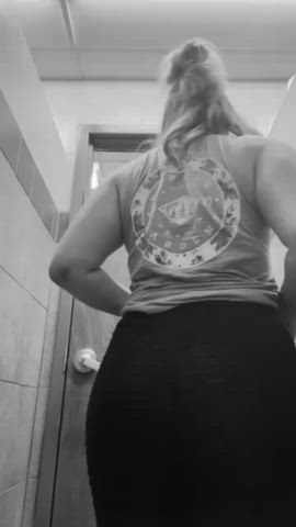 Booty Jiggling Yoga Pants