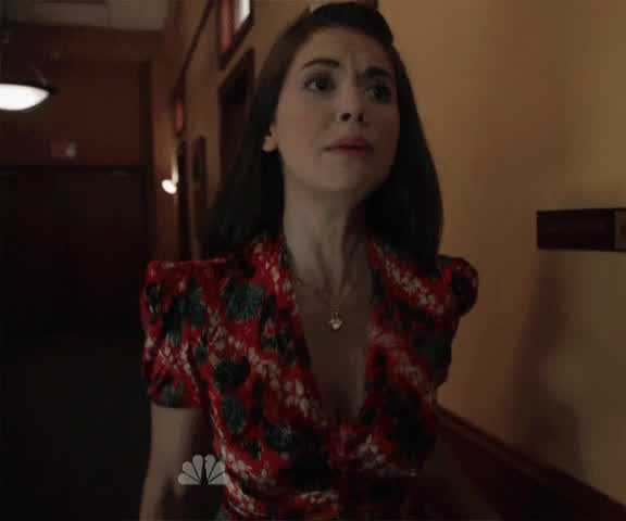 alison brie celebrity sexy gif