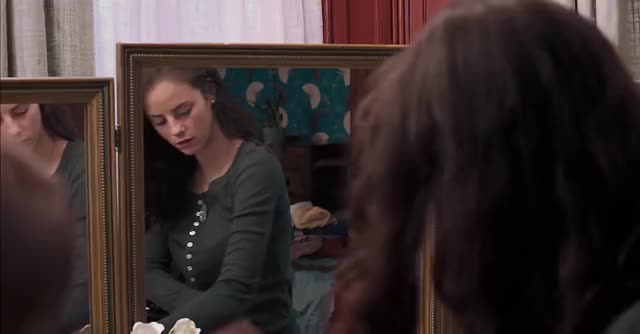 Celebrity Kaya Scodelario Natural Tits gif