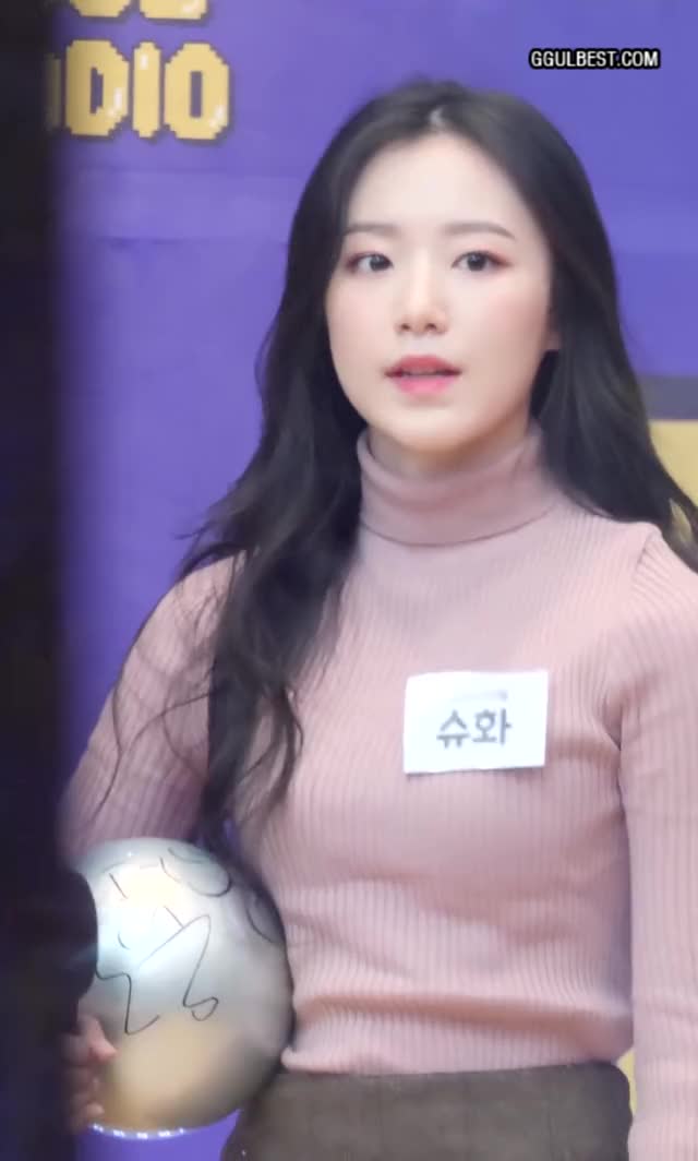 (G)I-DLE SHUHUA  bouncing ball.gif