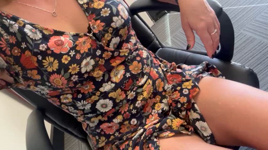 flashing milf office pussy adorable-porn at-work fit-milfs milfs-over-30 gif