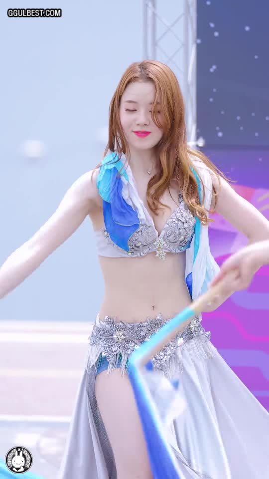 Belly dance Im Seongmi White skin cleavage  .gif