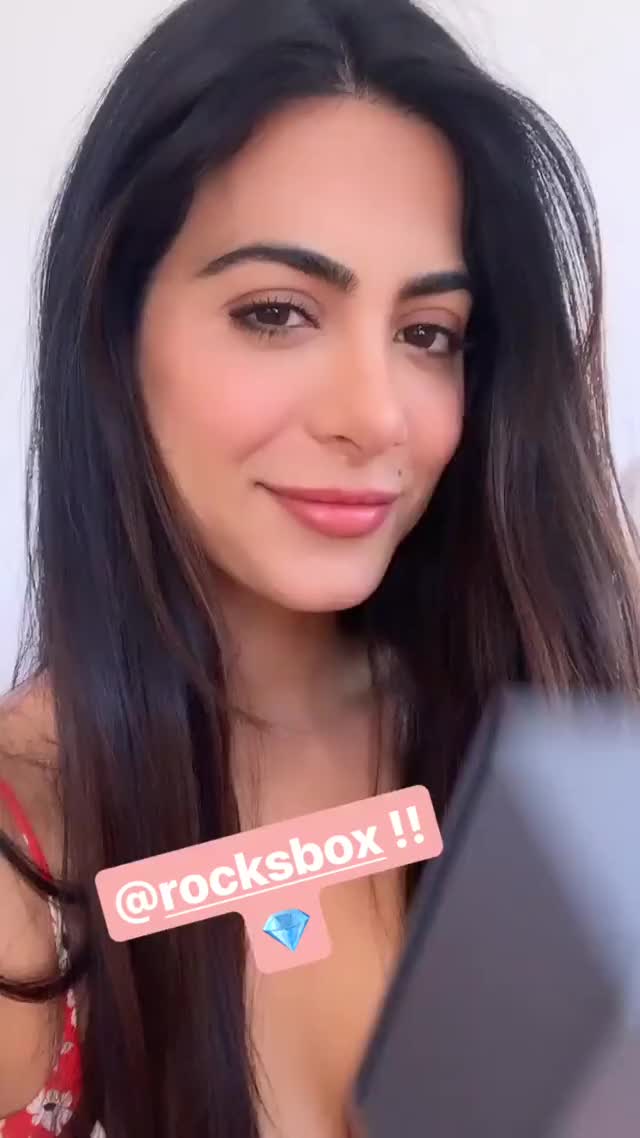 Emeraude Toubia gif