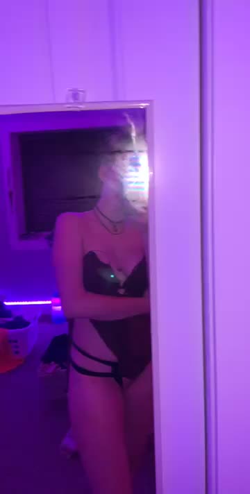 [F]18 Hey daddyyy, do you like my new outfit?? ???