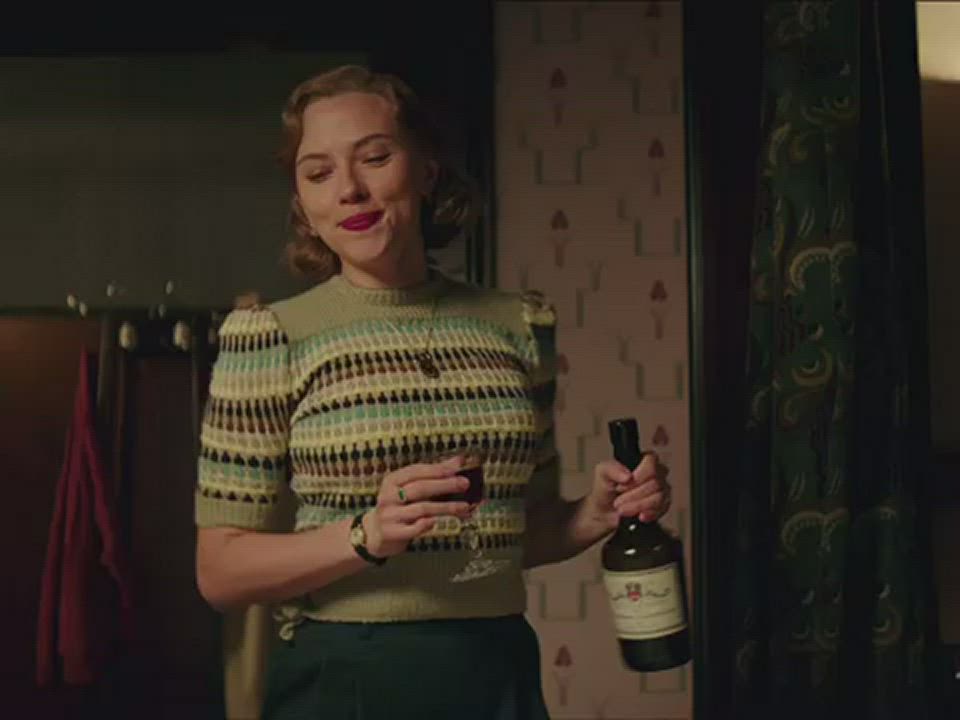 Celebrity Dancing MILF Scarlett Johansson gif