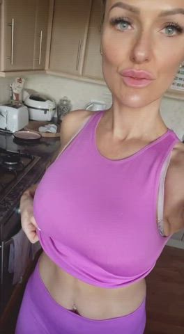 big tits gym nipples bigger-than-you-thought gif