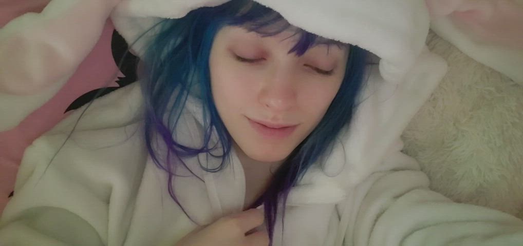 trying not to wake my bf up... (22f)