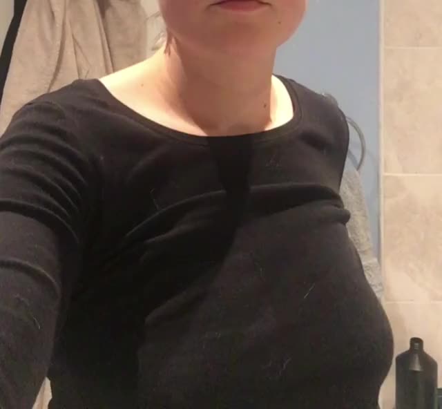 A little Saturday night titty drop ?