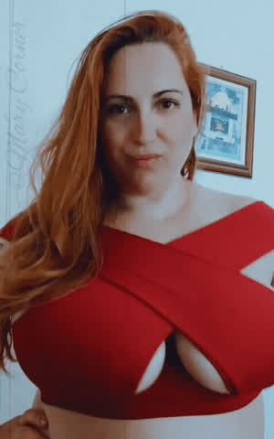 Boobs Bouncing Tits Curvy Huge Tits MILF Natural Tits Redhead Thick Tits gif